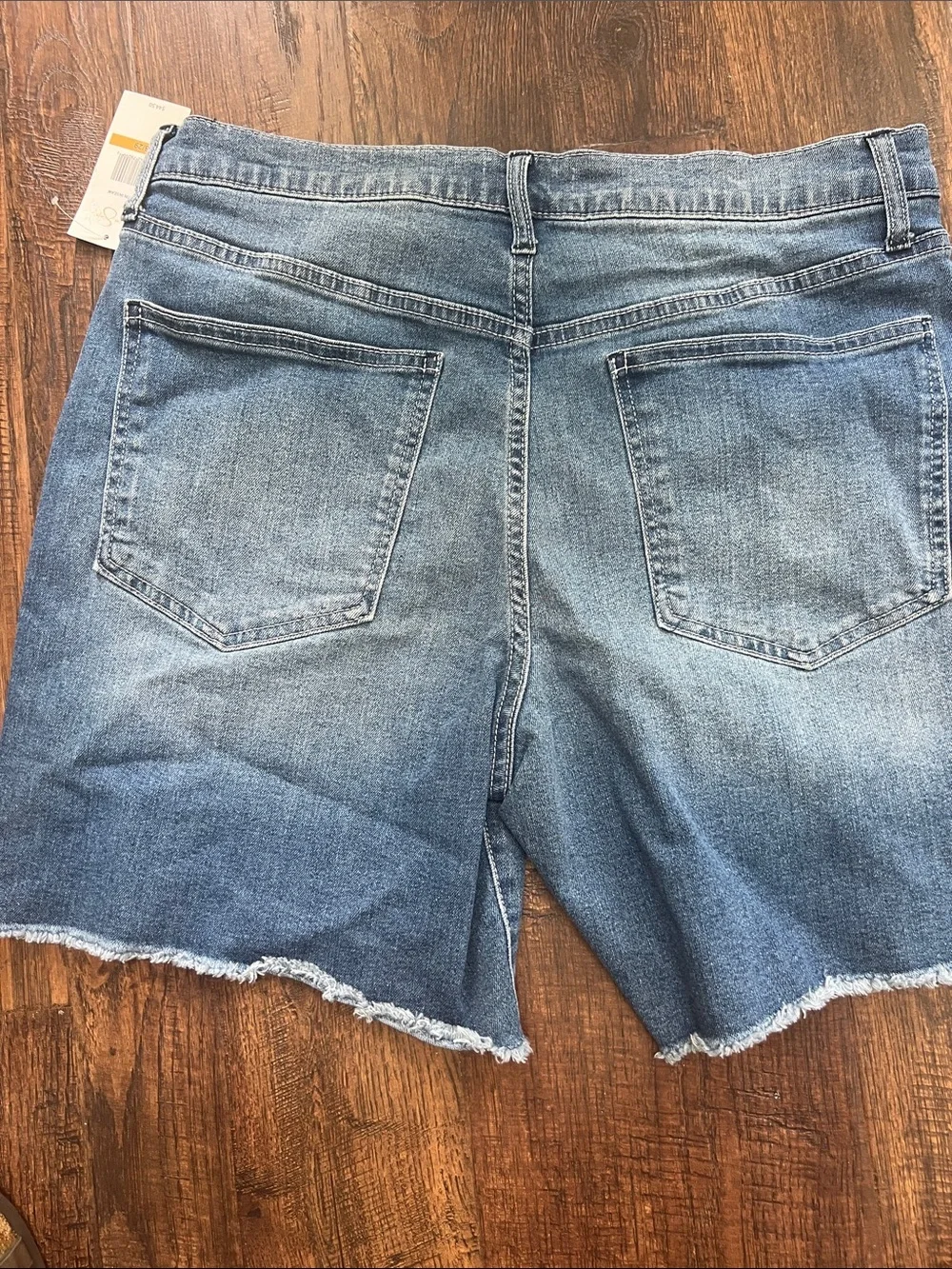 On Trend Frayed Denim Shortd